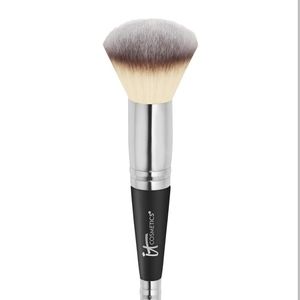 New It cosmetic brush Heavenly Luxe Complexion Perfection number 7